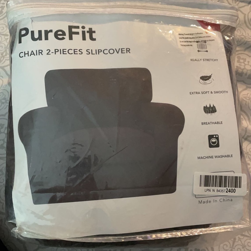 PireFit oversized chair slipcover. Dark brown.